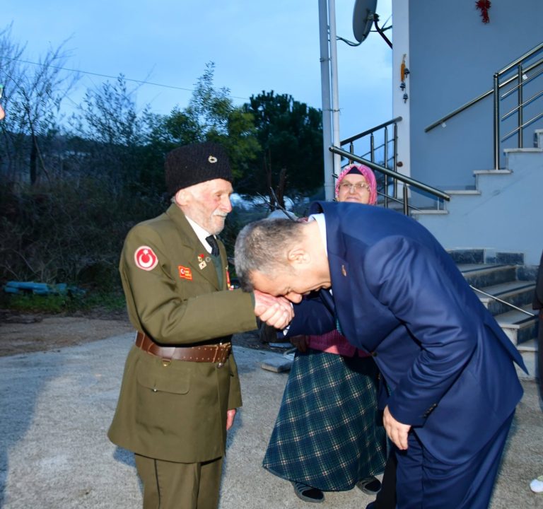 Vali Şahin ve Hanımefendiden Kore Gazisi Pirağa Uzun’a Ziyaret