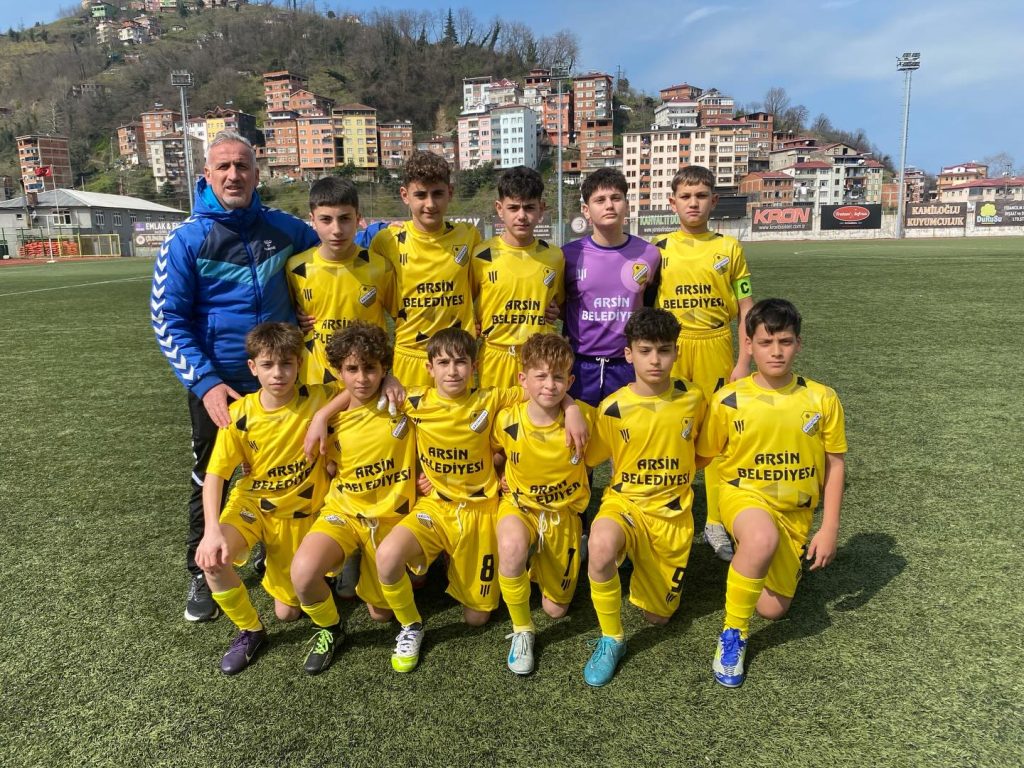 Arsin FK U-13 Takımı Sahadan Galibiyetle Ayrıldı