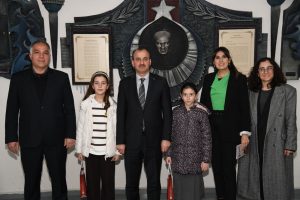 “Şair Okulda” Projesiyle Şiirler Kitaplaştı: Hasan Uygun’a Takdim Edildi