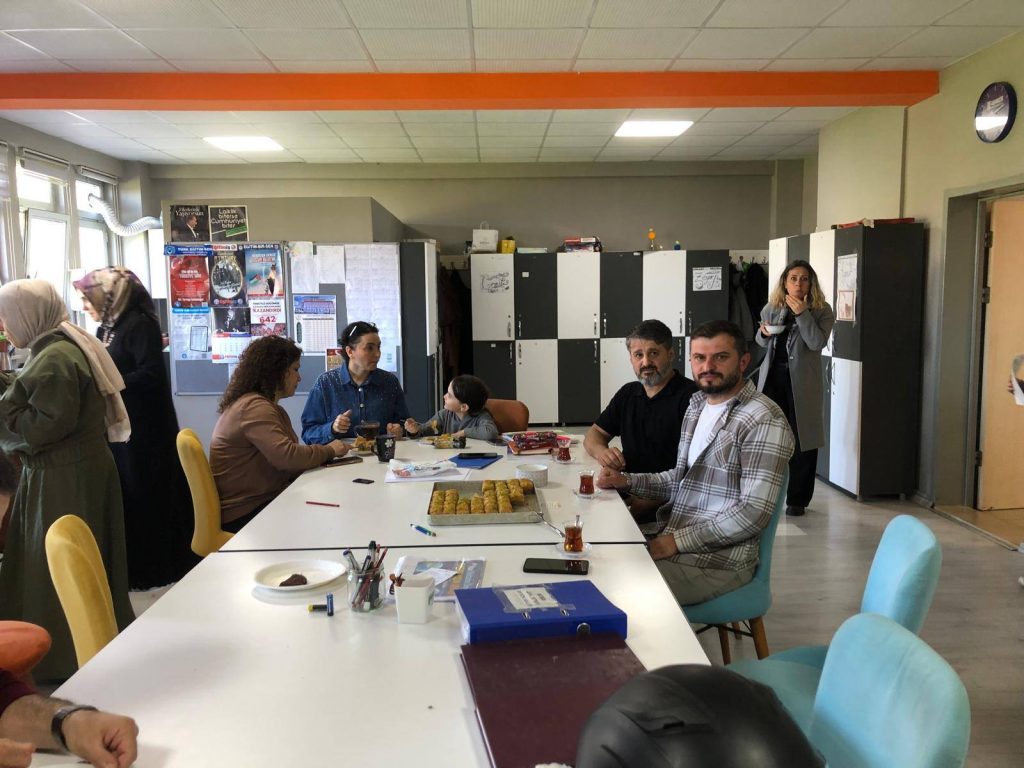 Arsin Müftülüğü Eğitim Camiasına Dayanışma Ziyareti Gerçekleştirdi