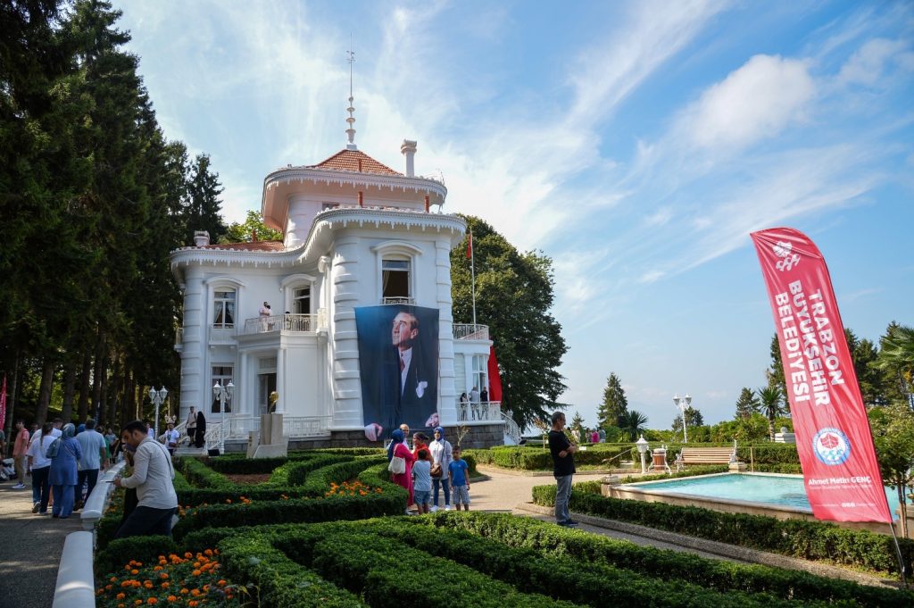 Atatürk Köşkünü Lise Öğrencileri Ücretsiz Ziyaret Etti