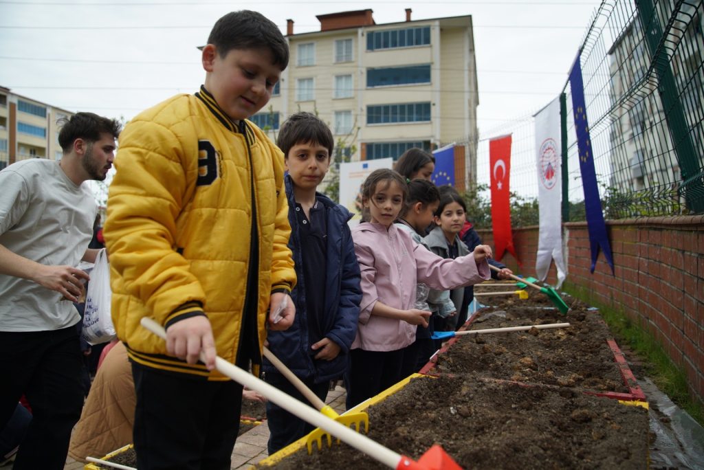 Trabzon’da çocuklar toprakla buluştu: AB destekli Çevre Eğitimi