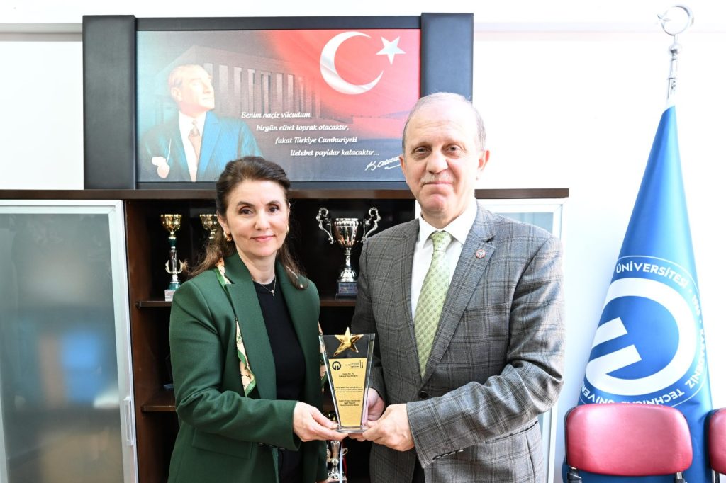 KTÜ Sağlık Hizmetleri MYO’da Akademik Başarılar Ödüllendirildi