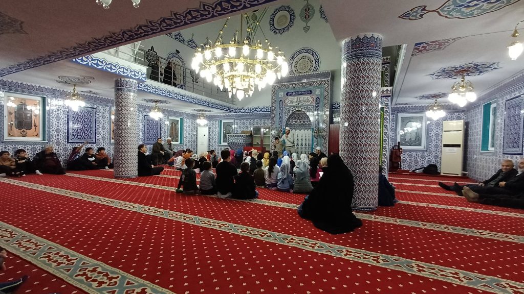 Aileler Camide Buluşuyor Programı Fatih Mahallesi Meydan Camii’nde Gerçekleştirildi
