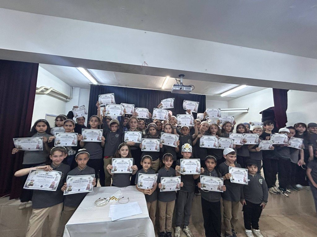 Atatürk İlkokulu’nda 7-10 Yaş Kur’an Kursu Yıl Sonu Programı Coşkuyla Gerçekleştirildi