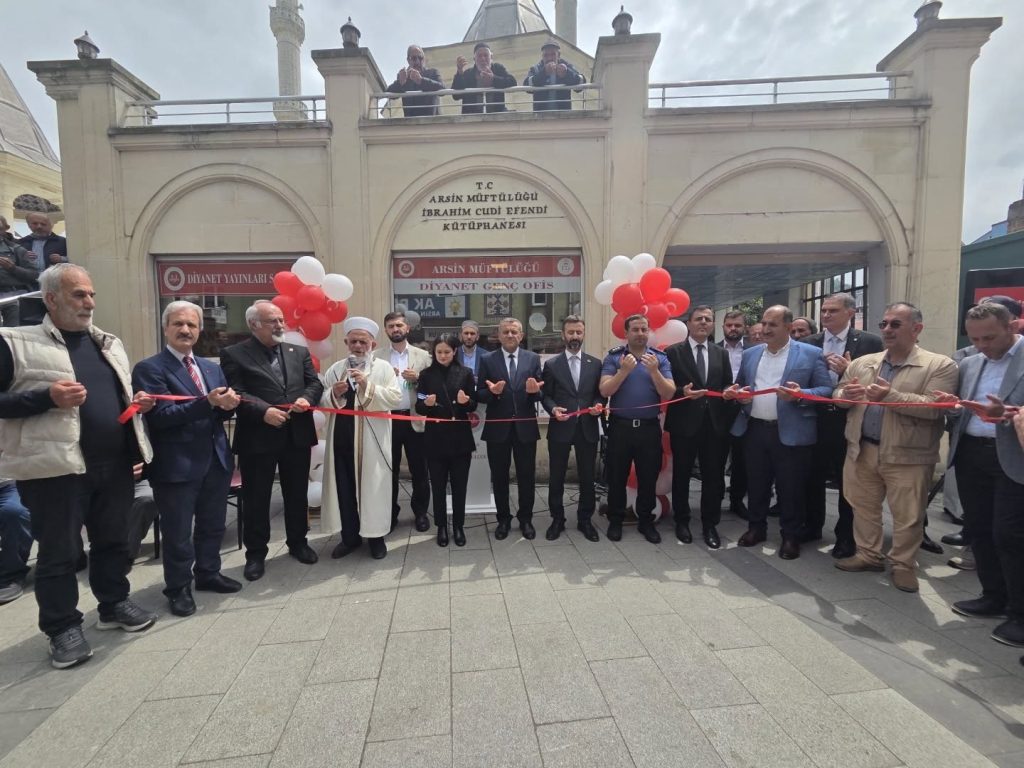 Arsin’de Muallim İbrahim Cudi Efendi Kütüphanesi ve Diyanet Genç Ofisi Hizmete Açıldı