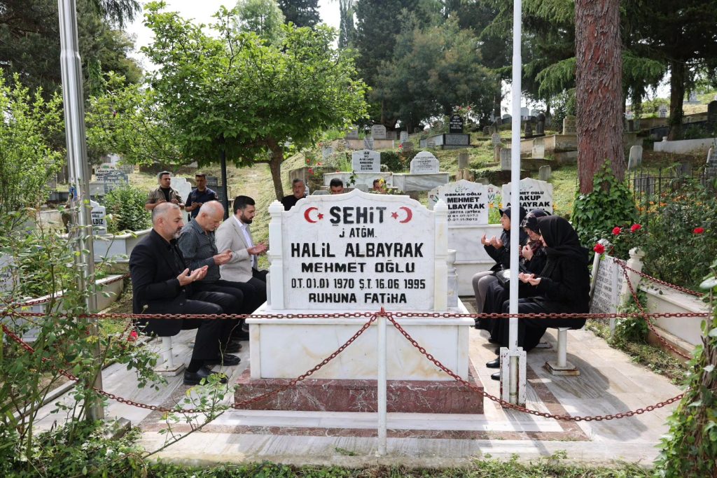 Arsin’de Bayram Öncesi Anlamlı Mesai: Şehitler Dualarla Anıldı, Gaziler Unutulmadı
